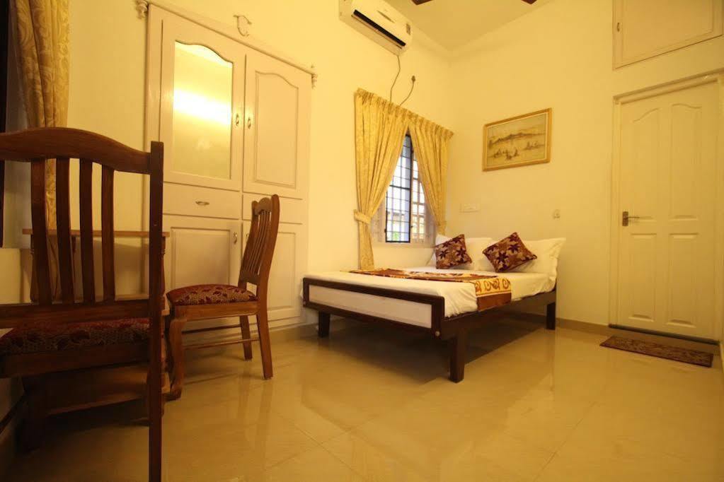 Aaron'S Homestay Kochi Exteriör bild