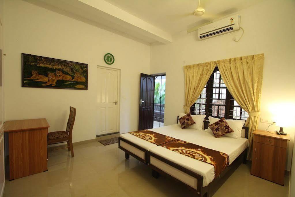 Aaron'S Homestay Kochi Exteriör bild