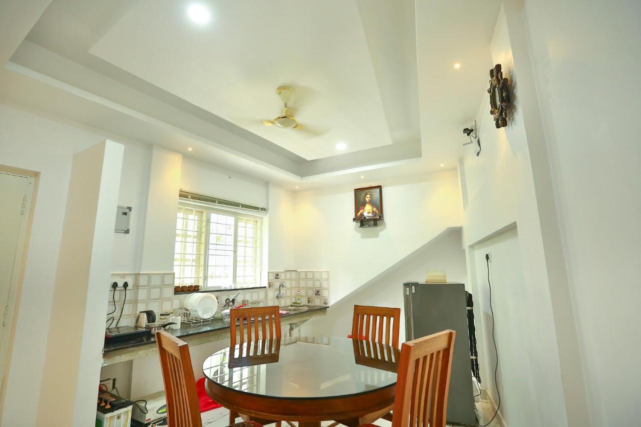 Aaron'S Homestay Kochi Exteriör bild